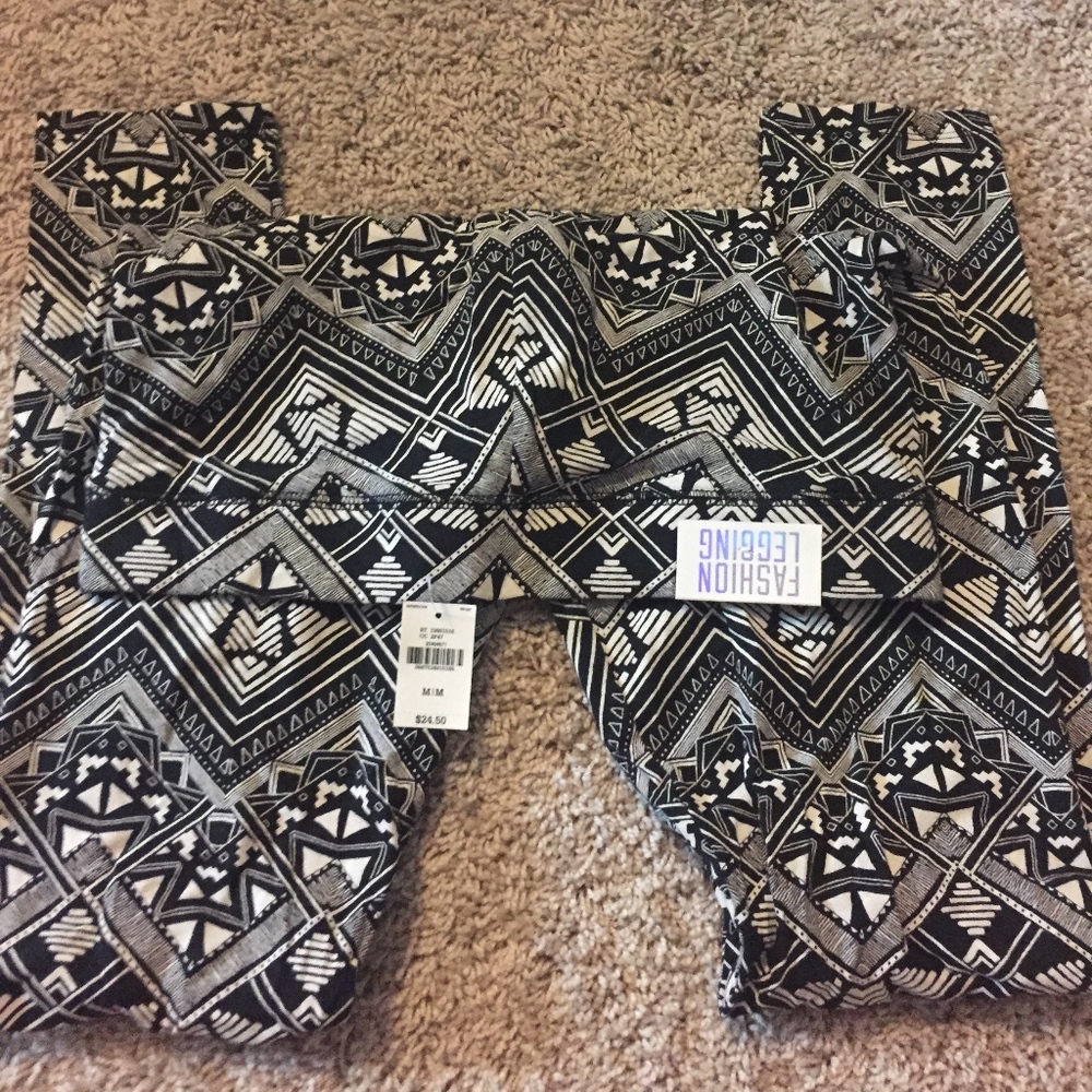 BRAND NEW LEGGINGS